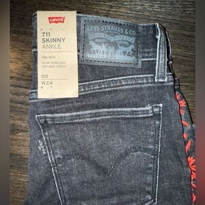 Levi's 711 Skinny Jeans